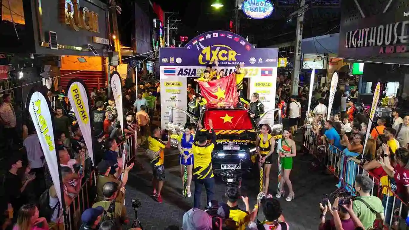 Hình ảnh diễu hành tại Thái Lan của STEELMATE RACING