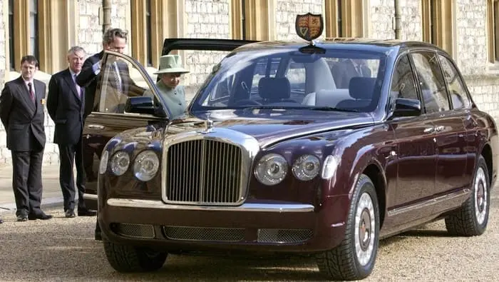 o-to-bentley-state-limousine-cua-nu-hoang-anh