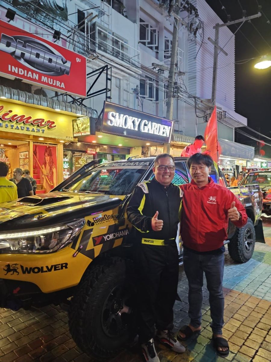 Nhà tài trợ Kim cương - Dầu nhớt Wolver tham dự diễu hành cùng đội đua tại phố đi bộ Pattaya
